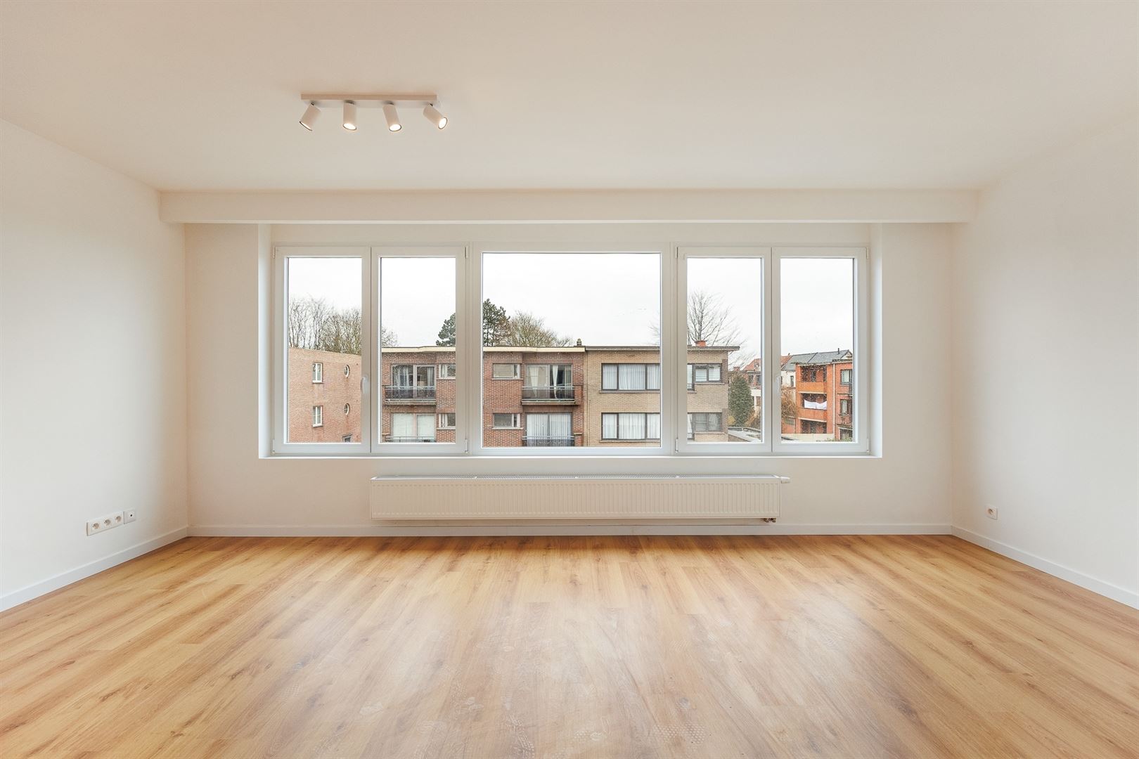 Prachtig gerenoveerd appartement in doodlopende straat zonder bovenburen - foto 3