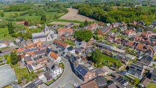 Ben je op zoek naar een instapklaar handelspand op een top­locatie? Dit veelzijdige pand in het hart van Wieze (Lebbeke) biedt alles wat je nodig...