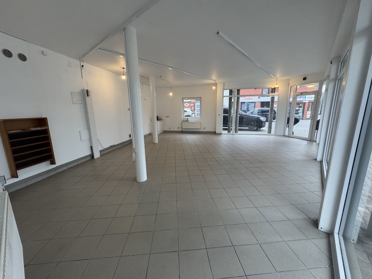 Commercial Corner Property for Sale — Center of Ostend (75m²) - photo 4