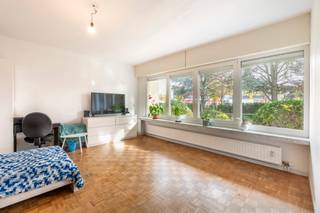 Quares - Group TREVI presenteert :Lichtrijk gelijkvloers appartement, ideaal gelegen tussen een rustige woonwijk en de winkelstraat De Bredabaan. Op...