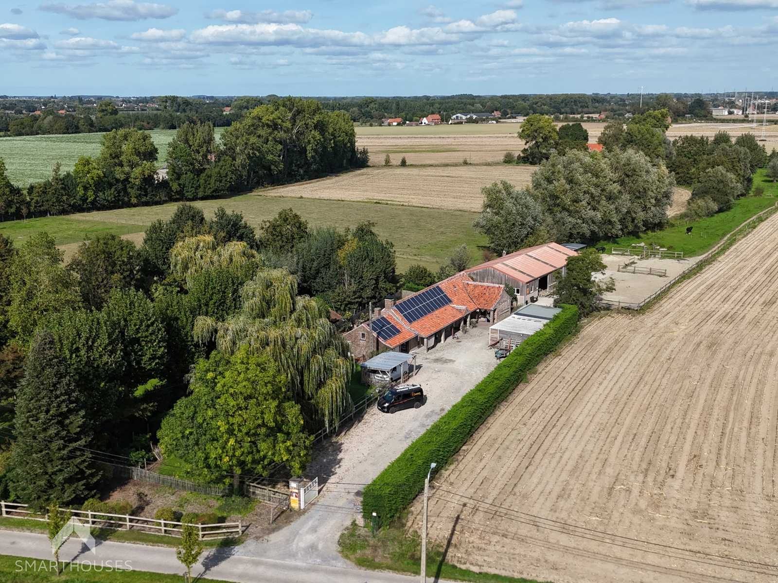 Landelijk gelegen woning met 4 slaapkamers en mooie stal - foto 2