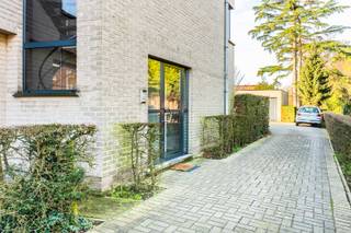 Welkom in de Constant Van Goeystraat, gelegen vlakbij het centrum van Zwijndrecht en op wandelafstand van openbaar vervoer.Dit rustig gelegen...