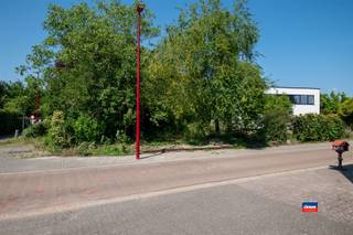 LINT | TERRAIN A BATIR D'UNE LARGEUR DE RUE DE 10,5m SUR UN TERRAIN TOTAL DE 449m² |POSSIBILITÉ DE CONSTRUIRE UN BÂTIMENT SEMI-OUVERT / ORIENTATION À...