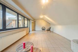 Bent u op zoek naar een appartement met twee slaapkamers, twee terrassen én garage in het centrum van Temse? Lees en kijk dan snel even verder!Dit...