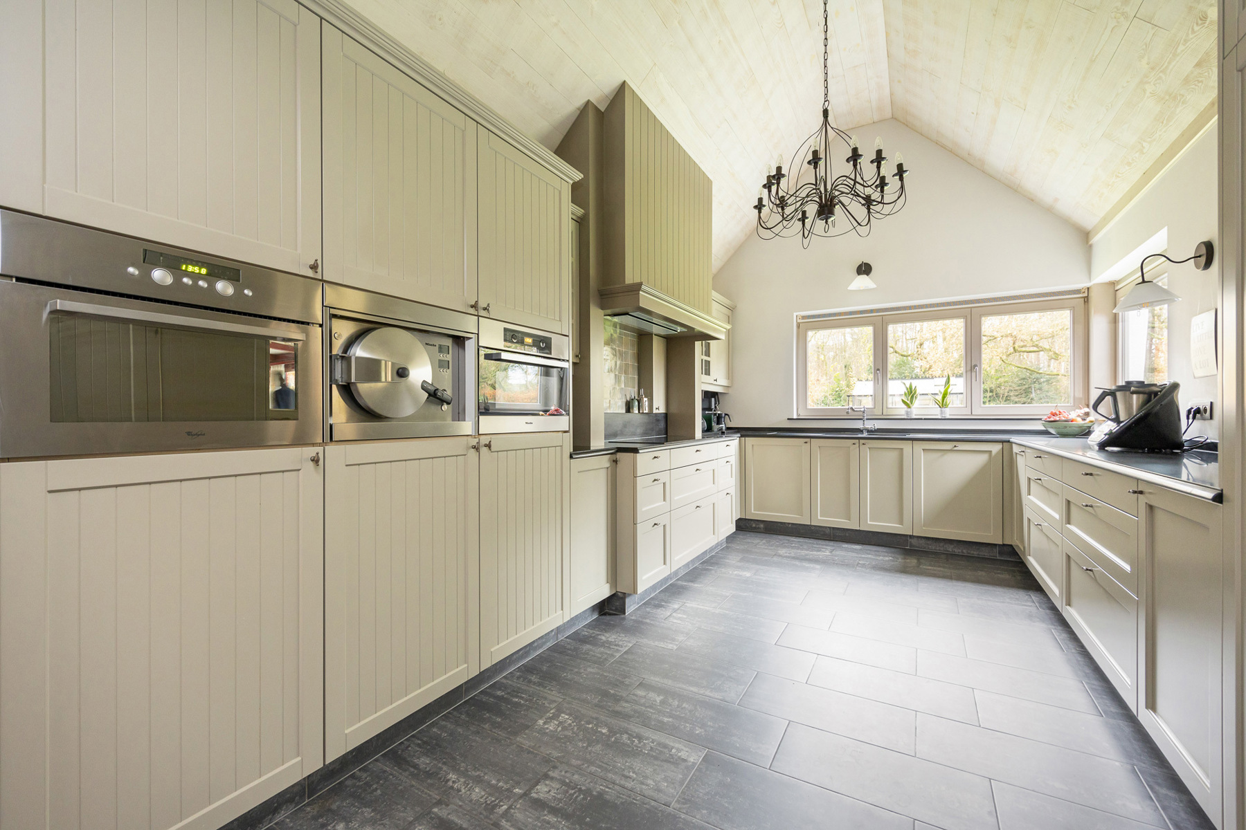 Rustig gelegen laagbouwwoning met mooie tuin - foto 2