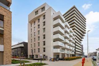 Welkom in dit stijlvolle appartement in de Troonstraat te Oostende — waar comfort en elegantie samensmelten tot een unieke woonervaring aan zee.Dit...