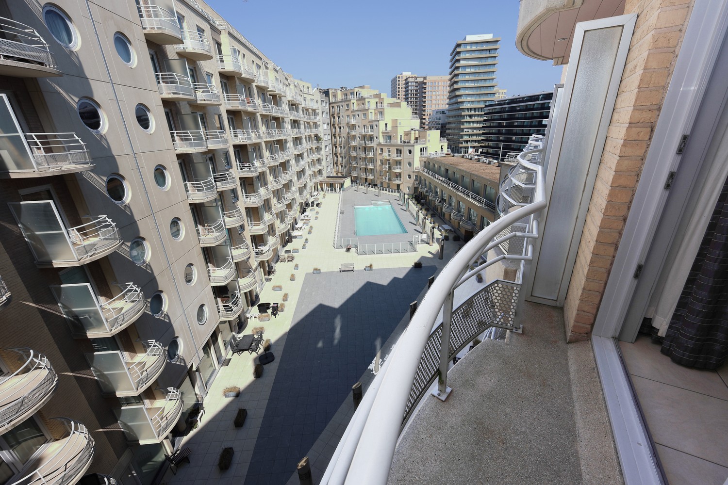 Instapklaar 2-slaapkamerappartement met zicht op zwembad te Mariakerke-Oostende ! - foto 3