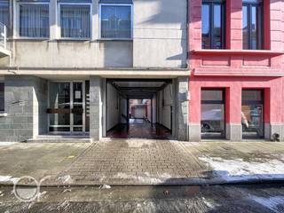 Deze ondergrondse parkeerplaats is gelegen vlakbij het station Gent-Sint-Pieters. De maandelijkse huurprijs bedraagt 90 euro + 5...