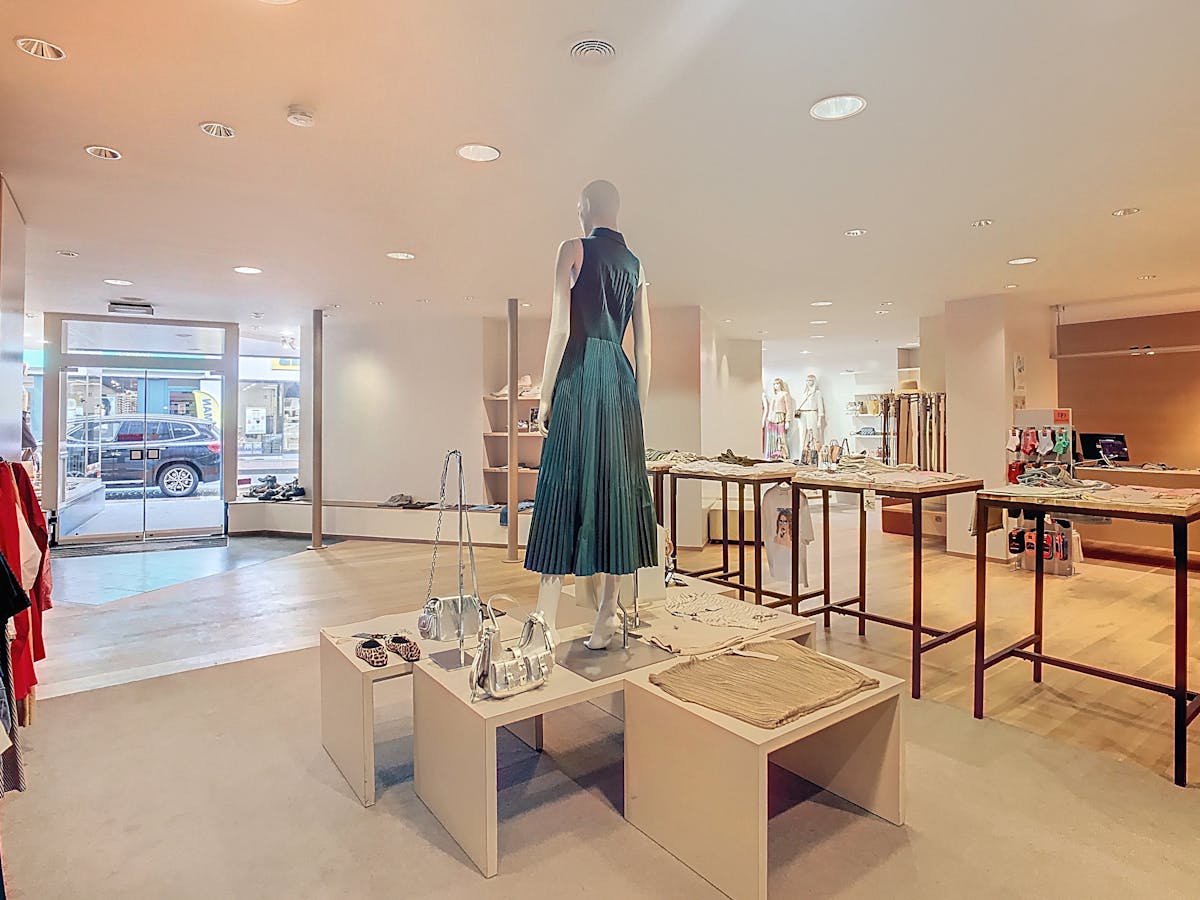 Winkelruimte te koop in de Ieperstraat in Poperinge - foto 1