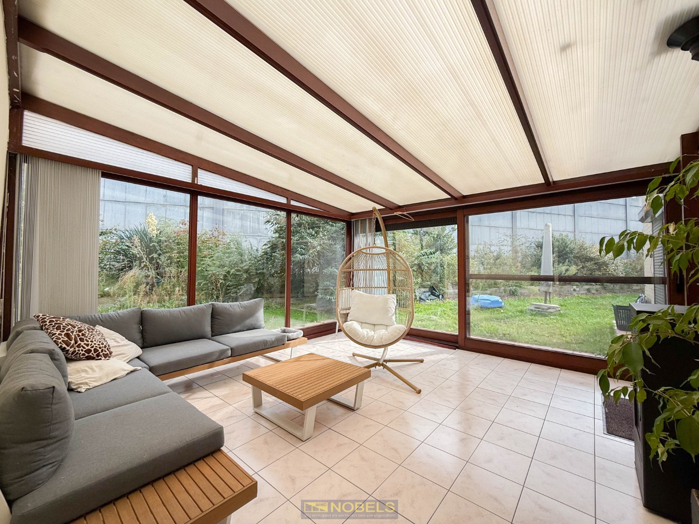 Te koop, perfect onderhouden woning met tuin, garage in doodlopende straat - photo 2