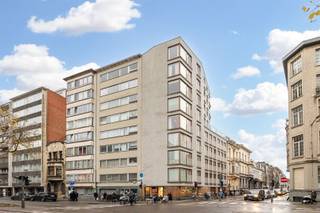 In dit appartement aan de Belgiëlei woon je op het ritme van de stad, met alles binnen handbereik. Ideaal voor starters, investeerders of wie op...