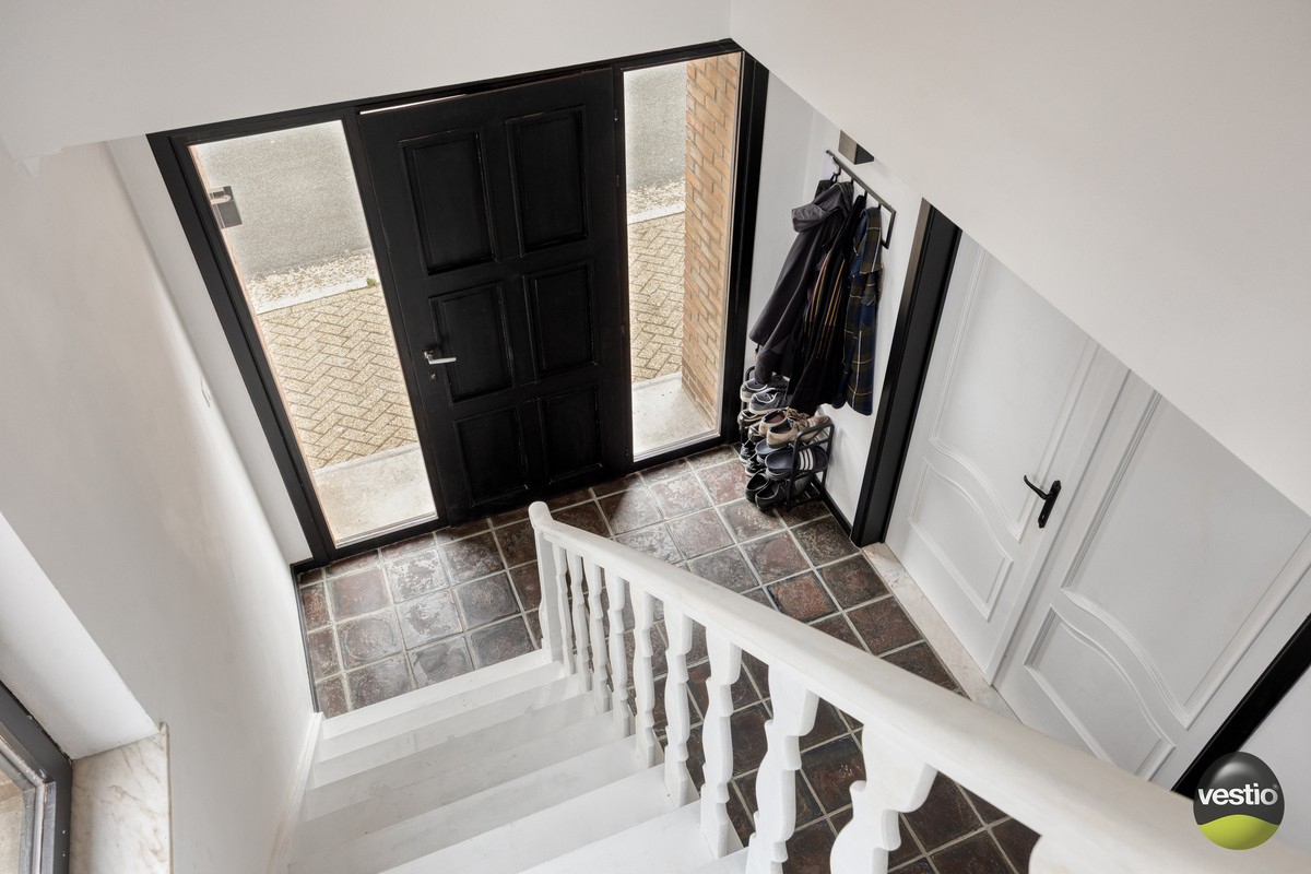 HALF VRIJSTAANDE WONING MET 4SLPK TE EIGENBILZEN. - foto 4