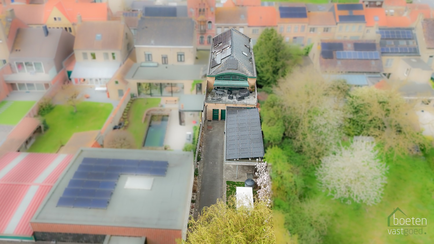ALVERINGEM: instapklare beenhouwerij met woonst (4 slpks), ruim zonneterras/tuintje en garage in het hart van Alveringem. - foto 2