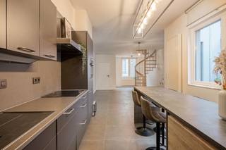 Ben je op zoek naar een instapklare woning in een rustige straat in het pittoreske Rupelmonde.Dan is deze woning absoluut het ontdekken...