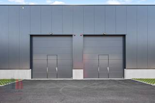 Allerlaatste units !!!Nieuwe KMO-unit met een oppervlakte van 228 m². De loods maakt deel uit van de KMO-ontwikkeling 'DE SCHELP' bestaande uit 19...