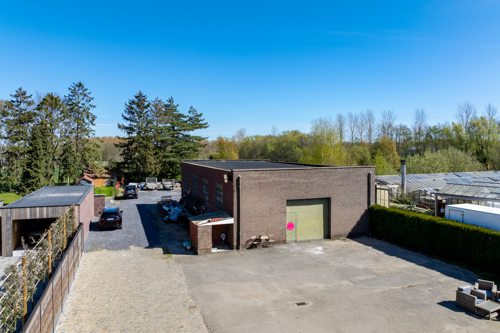 Woning plus magazijn te koop op uitstekende ligging te Merelbeke. - foto 2