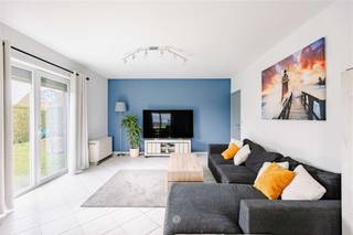 ANSEROEUL - Bent u op zoek naar een instapklare, gelijkvloerse woning in een doodlopende straat?Dan is dit pand misschien wel iets voor u. De...