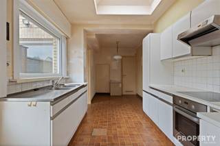 Deze woning is gelegen in de Schildersstraat 48 te Roeselare en vormt een interessante opportuniteit voor wie op zoek is naar een eigendom...