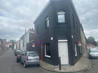 Instapklaar handelspand met woonst en garage Bent u op zoek naar een instapklaar handelspand met woonst op een centrale locatie? Dit veelzijdige pand...