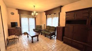 HALF OPEN WONING IN EEN RUSTIGE BUURT Gelegen in een straat zonder doorgaand verkeer waar rust de bovenhand haalt.Deze half open klassieker kijkt uit...