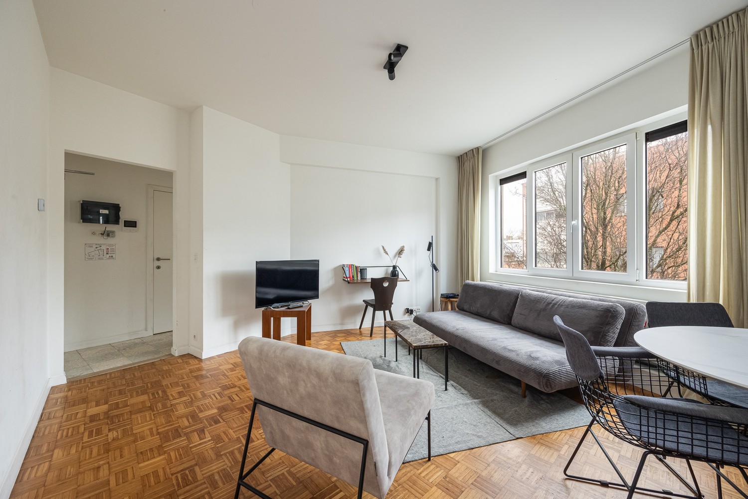 Turnkey gem in a prime location - photo 2