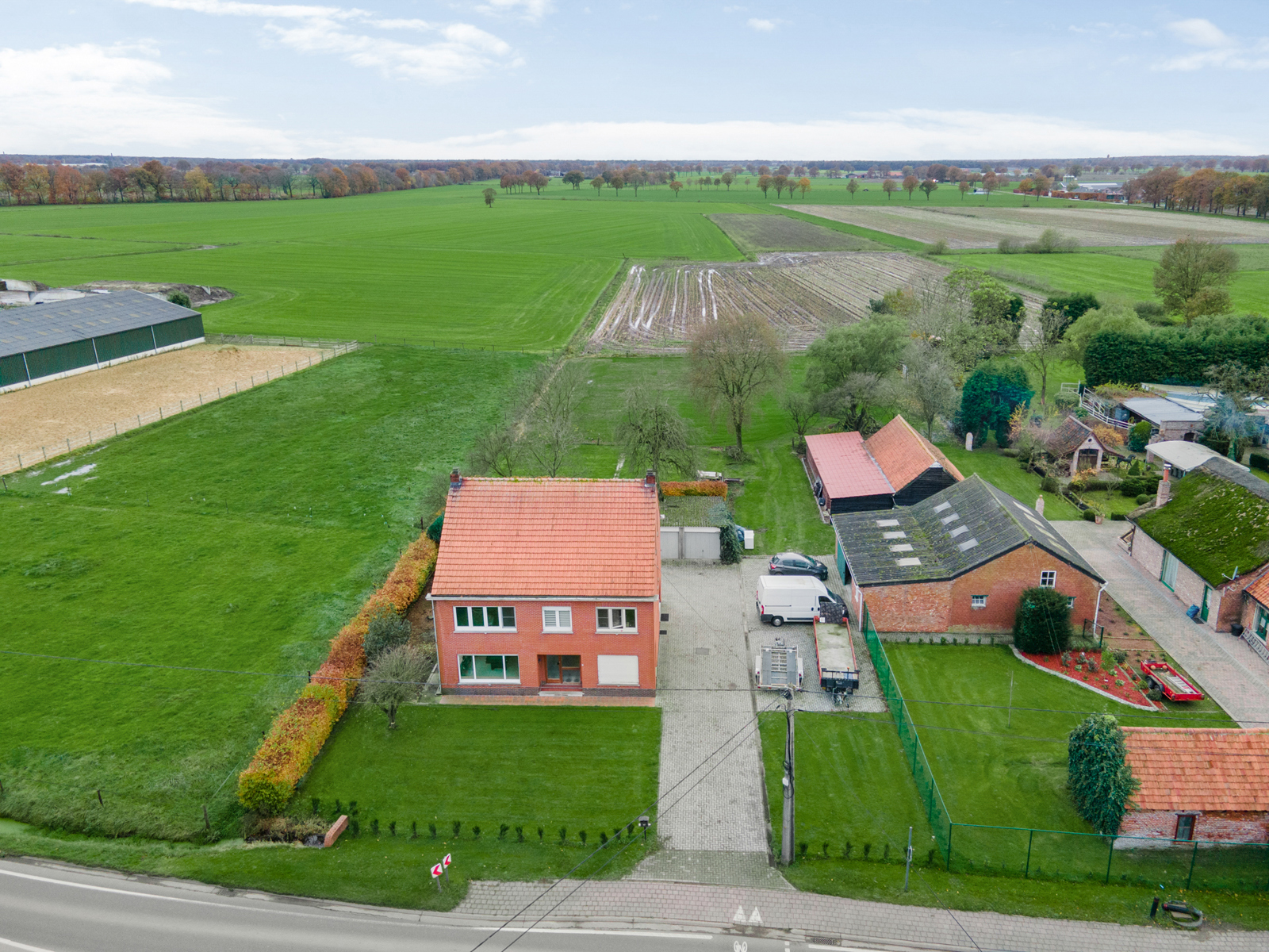 Ruime woning met bijgebouwen op 4.490m²! - foto 2