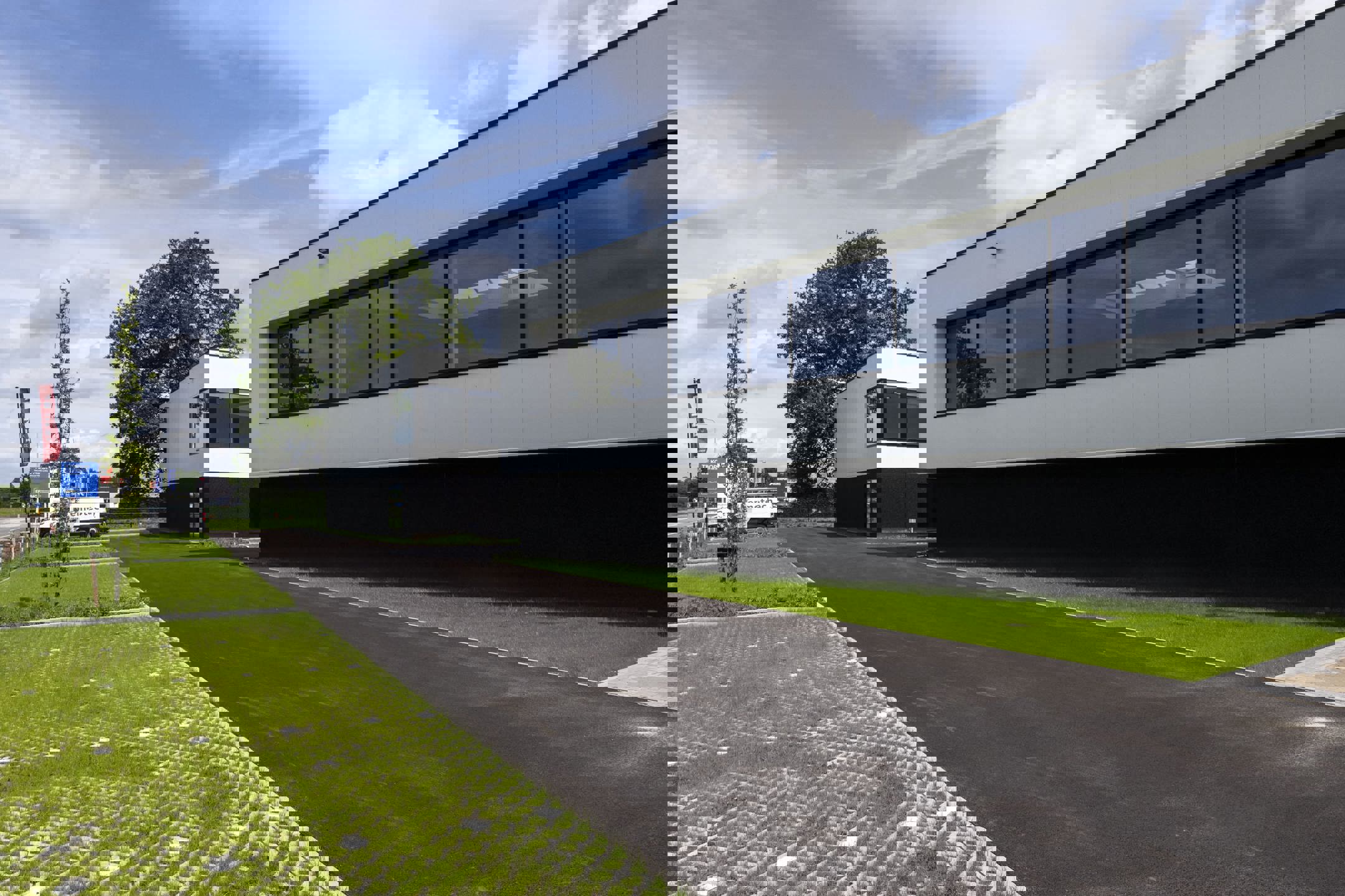 Magazijn 220m² met mezzanine van 94m² met grote raampartij - foto 3