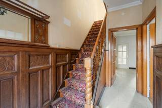 - Emplacement idéal dans le centre de Dadizele : Ketenstraat 33- Rez-de-chaussée : hall d'entrée, espace bureau séparé, salon, cuisine et véranda-...