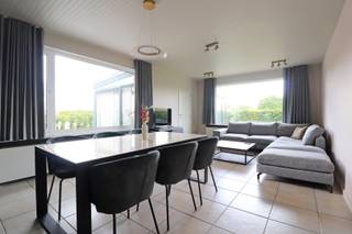 Gerenoveerde woning met 3 slaapkamers op een landelijke ligging.Het gelijkvloers bevindt zich grotendeels op het gelijkvloers. Ze beschikt over een...