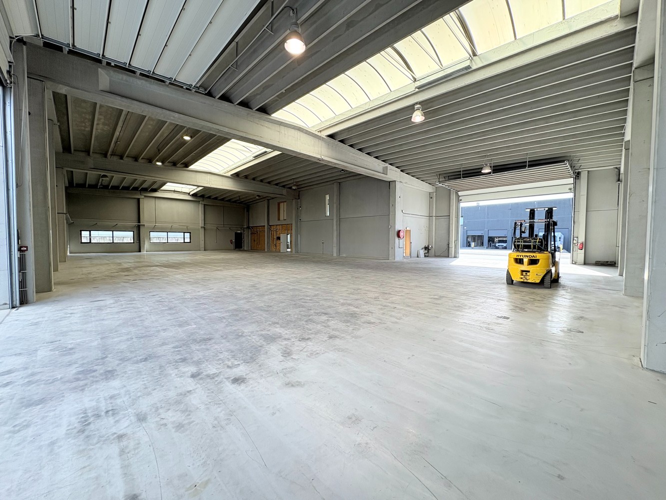 Goed gelegen bedrijfsgebouw te Sint-Truiden te koop! - foto 5