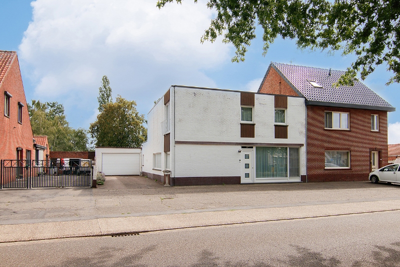 TE RENOVEREN WONING OP RUIM PERCEEL VAN BIJNA 12 ARE HALFOPEN BEBOUWING MET VEEL RUIMTE EN UITBREIDINGSMOGELIJKHEDEN - foto 2