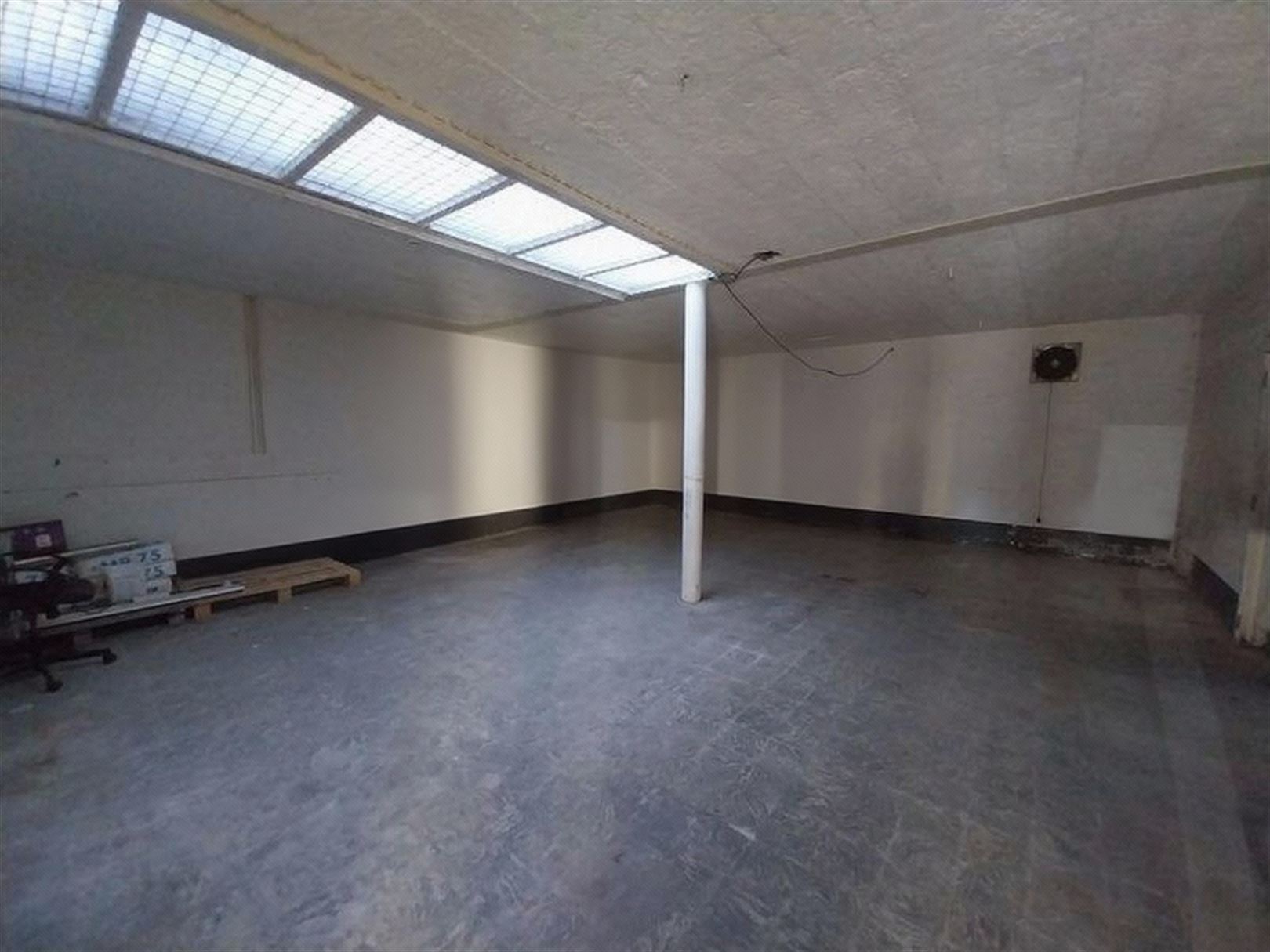 Retail space - photo 4