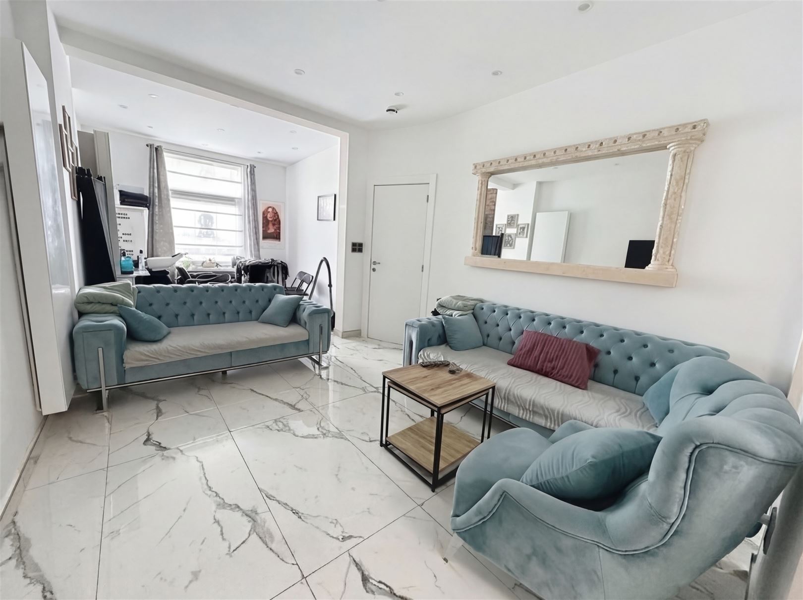 Instapklare gezinswoning met 3 slaapkamers, diepe tuin en oprit. - foto 2