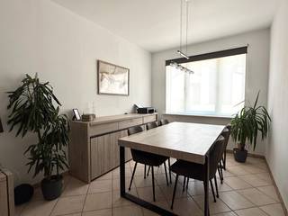 Bent u op zoek naar een charmante en betaalbare woning in een rustige en centrale buurt? Deze gezellige starterswoning in het hart van Avelgem...
