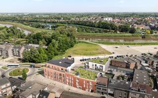 Droom je van een stijlvol energiezuinig appartement op een ideale ligging in Duffel? Maak kennis met de moderne appartementen in 'Gust'. <br /><br />Ruim 2-slpk appartement met open leefruimte en groot schuifraam naar je zonnig terras aan de binnentuin. Voorzien van een kwalitatieve badkamer, berging en stijlvolle eilandkeuken. Energiezuinige technieken garanderen comfort en lage verbruikskosten. Rustige ligging met winkels, scholen en openbaar vervoer vlakbij. Inclusief staanplaats, fietsenstalling en kelderberging. Je kiest de afwerking zelf, wij zorgen voor vaste prijs en zorgeloze oplevering.<br /><br />Dankzij een geothermische warmtepomp, vloerverwarming, hoogrendementsbeglazing, zonnepanelen en slimme ventilatiesysteem bespaar je aanzienlijk op je energiekosten.<br /><br />Geniet van 6% btw, een lage energiefactuur én een fijne ligging in Duffel-centrum.