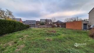 <p><span>Grond van 694m² voor het bouwen van een 1 gezinswoning. Perceel 21m op 33m. Gevel van 15m en diepte 17m. Bouwvoorschriften zijn aangevraagd bij de gemeente Stabroek voor meer info www.hansimmo.be</span></p>