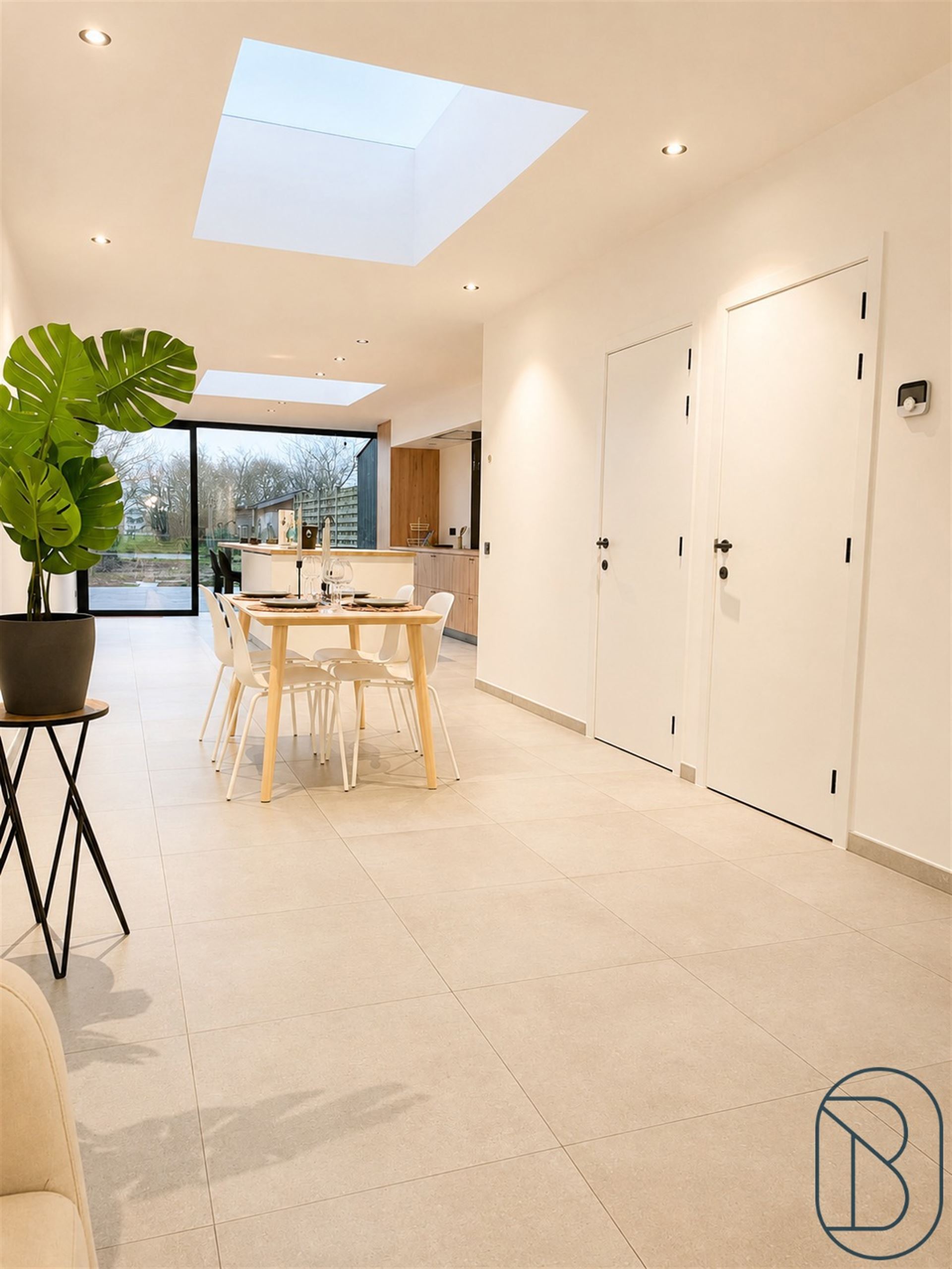 Volledig gerenoveerde woning met 3slpk, tuin en uitweg! - foto 4