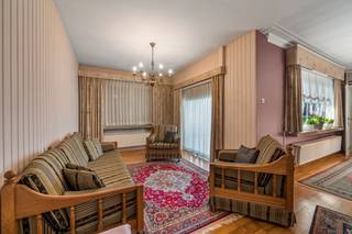 Te koop: gesloten bebouwing in Bazelstraat 153, Beveren-Kruibeke-Zwijndrecht, nabij scholen, openbaar vervoer en invalswegen.Deze ruime gezinswoning...