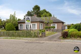 Gelijkvloerse gezinswoning gelegen te Bilzen, Spurkerweg 47.Deze tijdloze bungalowwoning bevindt zich op wandelafstand van het centrum van Bilzen en...