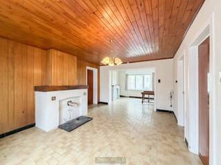 HALFOPEN BEBOUWING met VEEL POTENTIEEL, gelegen op een RUSTIGE LOCATIE te Kruisem en voorzien van een MOOIE GRONDOPPERVLAKTE van ca. 1.068 m²...