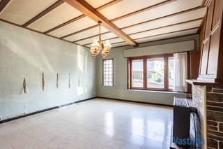 Ben je op zoek naar een woning waar je jouw eigen stempel volledig op kan drukken? Deze gezinswoning biedt een unieke kans voor starters, gezinnen...