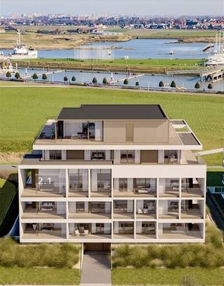 <p><span>Exclusief hoekappartement te koop met 3 slaapkamers en 2 badkamers in het mooiste gebouw van Nieuwpoort ontworpen door de befaamde architecten Govaert &amp; Van Houtte. Op een bijzondere ligging met uniek frontaal zicht op havengeul, maritiem park en de yachthaven van Nieuwpoort. Voorzien van 2 riante terrassen, 1 vooraan, 1 achteraan. Zon van S'morgens tot s'avonds. Subliem afgewerkt met hoogwaardige en bijzonder stijlvolle materialen. De vele en grote raampartijen zorgen voor een unieke zon en lichtinval. Maatkasten, gordijnen en verlichting zijn inbegrepen in de verkoop evenals een ondergrondse ruime berging ( B2 ). Mogelijkheid tot aankoop van een ruime garage voor € 75.000. Het appartement bestaat uit een inkomhall, apart toilet, woonkamer, terras, keuken, berging, badkamer met douche, badkamer met ligbad, slaapkamer 1, slaapkamer 2, slaapkamer 3 met unieke prachtige raampartijen, terras achteraan. Als eigenaar kunt U bovenop Uw appartement genieten van  unieke welness faciliteiten gelegen op het gelijkvloers. Voorzien van een sauna, een hamman en een prachtig cooling down bad naast een prachtige zongerichte patio en kleedkamers met douche voor de ultieme ontspanning in Uw eigen Residentie. Een echt droomappartement op een toplocatie in een zeer bijzonder gebouw. </span></p>