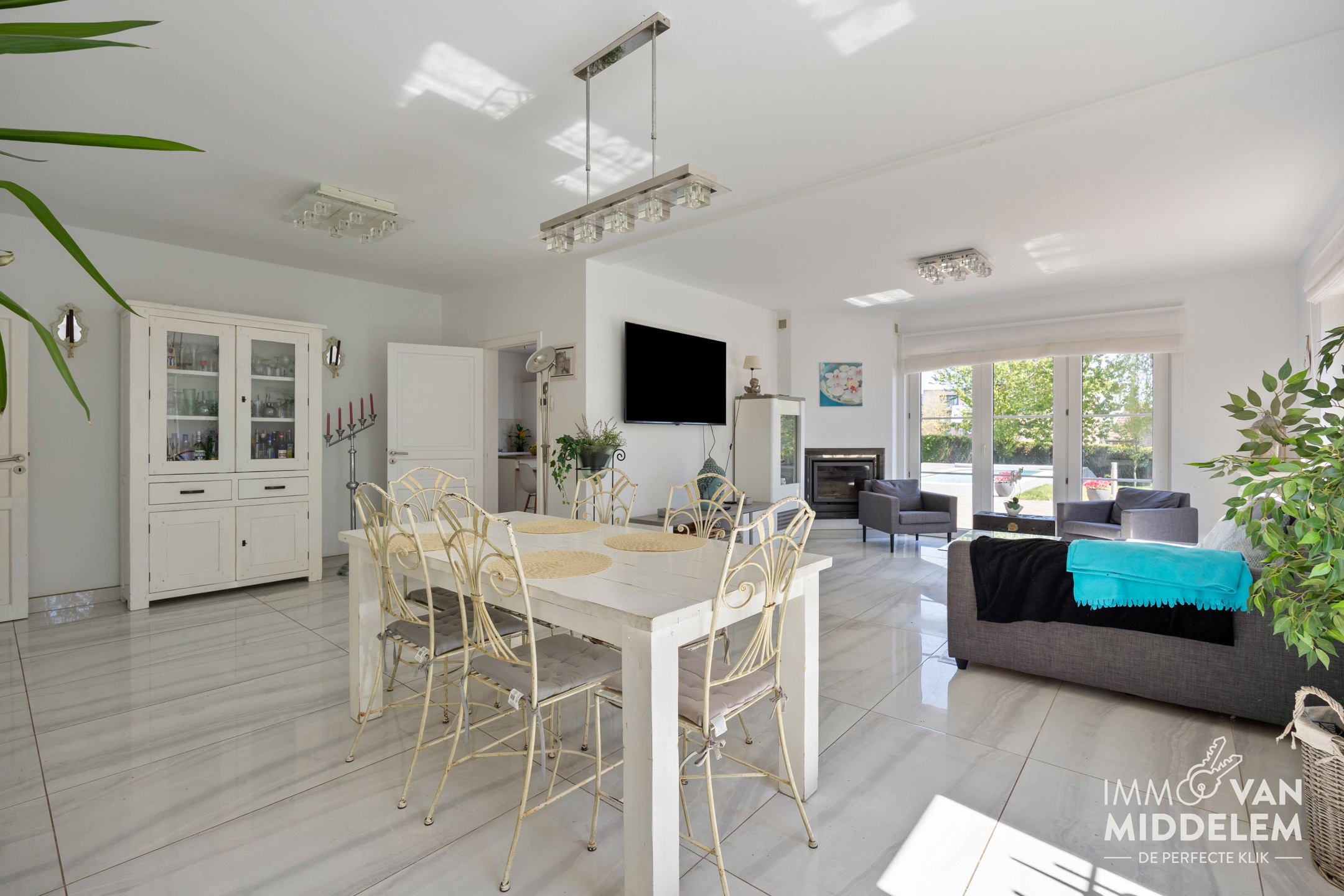 CHARMANTE VILLA MET ZWEMBAD EN VEELZIJDIG BIJGEBOUW - foto 5