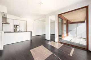 Dit 3 slaapkamer appartement is gelegen op de 1ste verdieping van een recent gebouw aan het Cadixplein in Antwerpen. Op wandelafstand vindt...