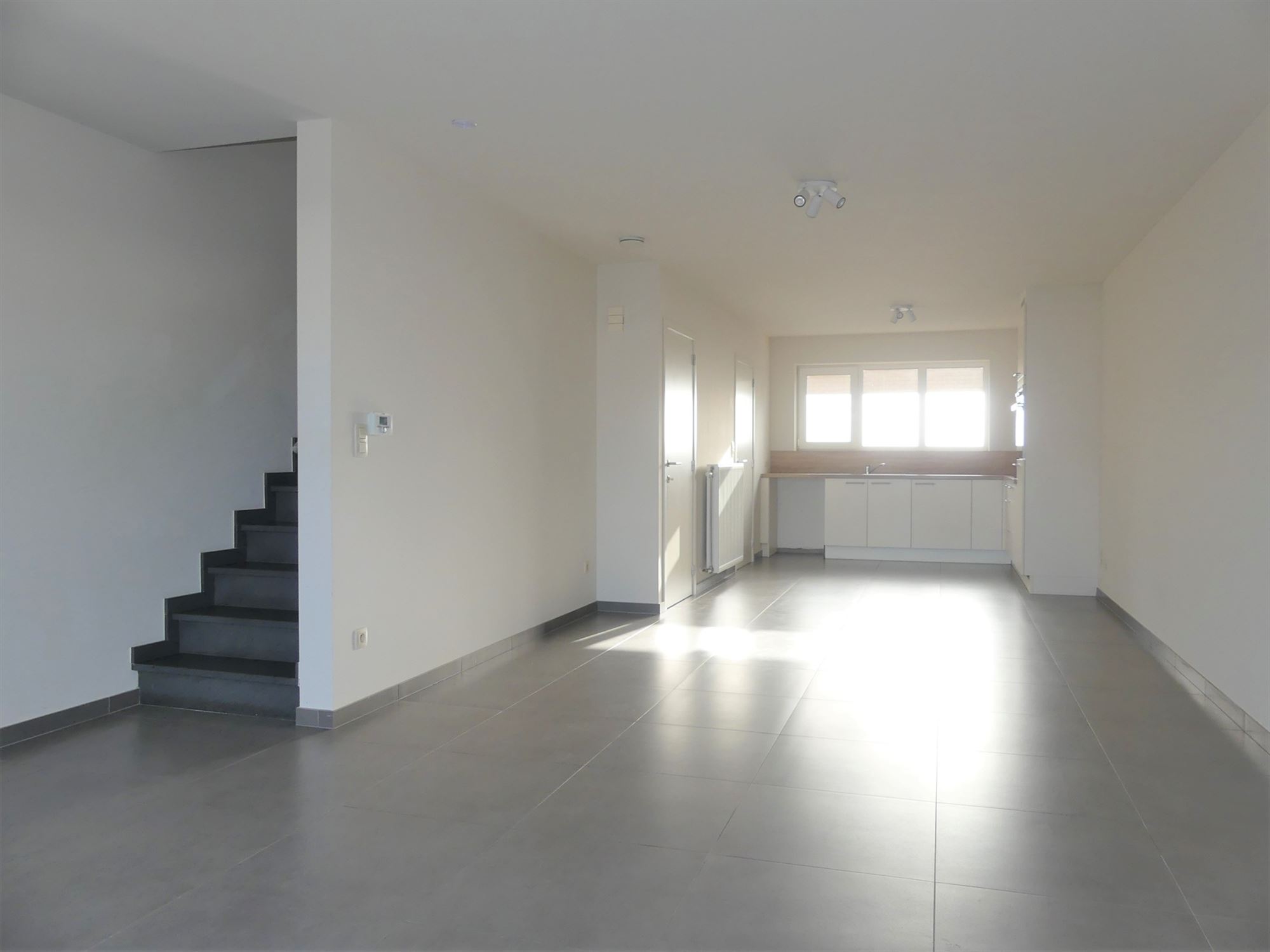 Instapklare woning met garage en tuintje in de woonkern van Beerst - foto 4