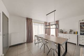 Recente en energiezuinige woning gelegen in een rustige wijk te Anzegem, op een centrale locatie vlakbij het centrum en belangrijke invalswegen...