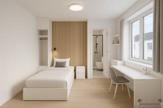 <p><span>Welkom in deze luxe studentenkamer in het hart van Heverlee, ideaal voor wie op zoek is naar een combinatie van rust en studeren. Deze ruime studentenkamer heeft een bewoonbare oppervlakte van 16 m² en is hoogwaardig ingericht.</span></p><p><span>Bij binnenkomst treft u een lichte en uitnodigende ruimte, met strakke moderne afwerkingen die een echt thuisgevoel creëren. </span></p><p><span>De slaapkamer is praktisch ingericht met voldoende opbergruimte en biedt directe toegang tot een stijlvolle badkamer met moderne voorzieningen waarmee u een moment van ontspanning krijgt na een lange dag.</span></p><p><span>Koken kan je doen in de gemeenschappelijke keuken die uitgerust is van alle comfort. De kamer beschikt ook over een ontbijtblok uitgerust met frigo en microgolfoven.</span></p><p><span>Een luchtje scheppen kan je in de prive tuin achteraan. De fietsenstalling is bereikbaar vanuit de inkomruimte.</span></p><p><span>Gelegen in een rustige buurt, maar toch dicht bij alle nodige voorzieningen, biedt deze luxe studentenkamer het beste van beide werelden. Dichtbij Campus Heverlee, Ku Leueven en Imec.</span></p><p><span>Het station van Heverlee is op wandelafstand.</span></p><p><span>Interesse? Stuur dan snel een mail naar <span>Johanjacobs@janssenenjanssen.be</span></span><span> of neem contact op via het nummer 0497/44 04 10.</span></p><p><span> </span></p><p><span>De verkoopprijs is exclusief alle taxen, registratierechten etc.</span></p>