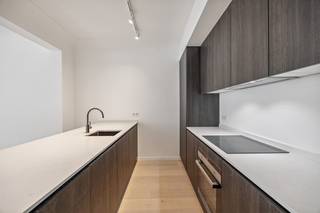 Dit gelijkvloerse appartement aan de Lange Lozanastraat, vlakbij de levendige Markgravewijk, wordt in 2025 volledig gerenoveerd en combineert...