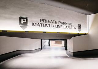 Spacieux garage fermé situé au cœur du Zoute, sous la place Albert. Ce garage facilement accessible, situé au niveau -1, offre tout le...