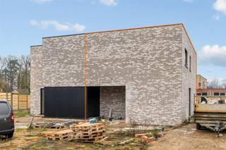 <p><span>Hoog kwalitatieve nieuwbouwwoning op centrale ligging in Koersel.</span></p><p><span> </span></p><p><span>Belangrijkste troeven:</span></p><p><span>- Centrale ligging</span></p><p><span>- Kwalitatief materialen en technieken</span></p><p><span>- E-peil 20</span></p><p><span>- Aangelegde tuin en oprit</span></p><p><span>- Ruime percelen</span></p><p><span>- Volledig afgewerkte woning</span></p><p><span> </span></p><p><span>Wenst u meer info of een vrijblijvende bezichtiging, contacteer dan ons kantoor op het nummer 011 85 15 15 en wij helpen u graag verder.</span></p>